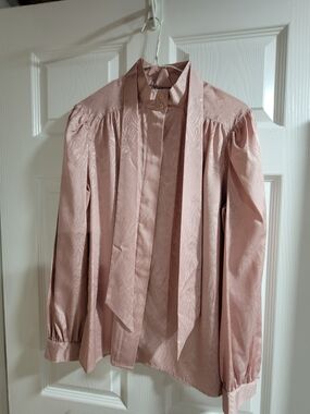 Classic pink blouse with a super cute tie.. Size Medium